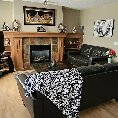 Spacious Comfortable Air-Conditioned. Near Airport! YYC Esterno foto
